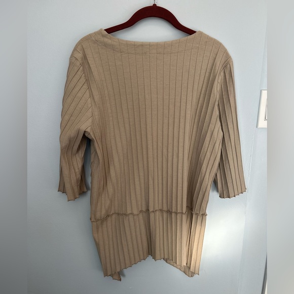 FOCUS size S brown v line top - Picture 2 of 8